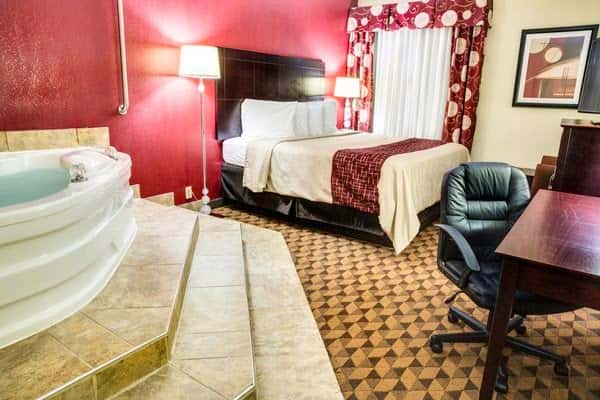 In-room hot tub at Red Roof Inn & Suites Cincinnati North-Mason in Mason, OH