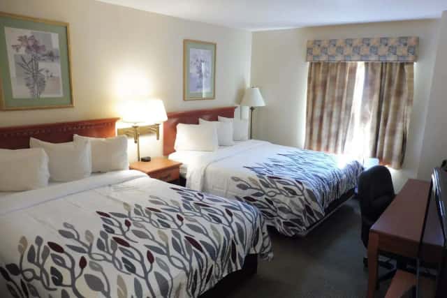 Red Roof Inn & Suites Galloway — guest room