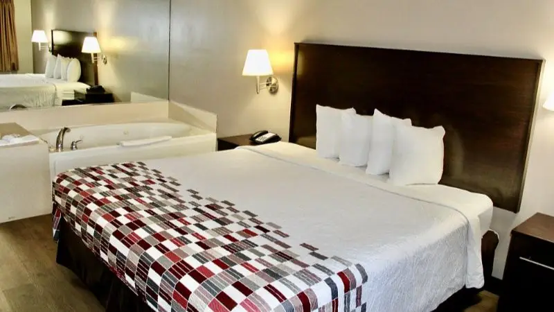 Hotels with jacuzzi in room in Lake Orion