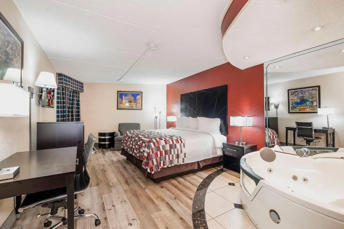 Red Roof Inn & Suites Macon