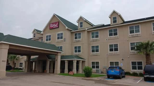 Red Roof Inn & Suites Midland — guest room