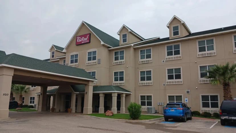 Hotels with jacuzzi in room in Midland