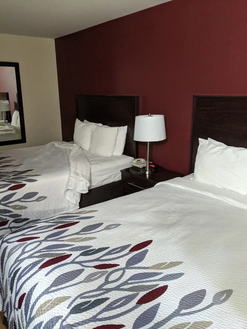 Hotels with jacuzzi in room in Monee