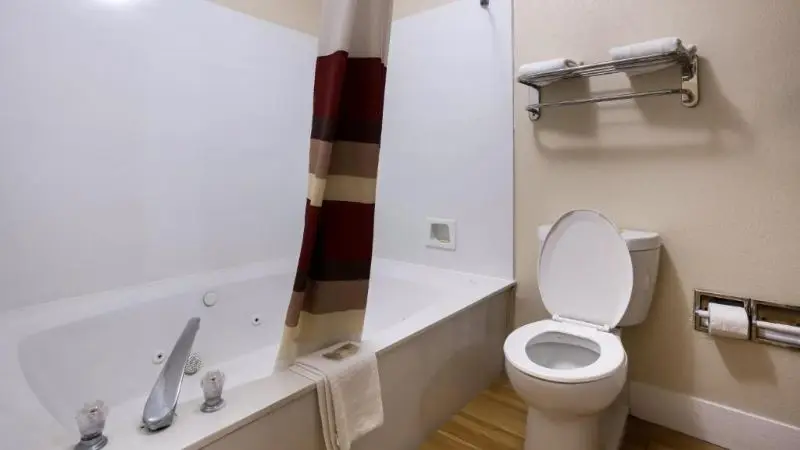 In-room hot tub at Red Roof Inn & Suites Statesboro – University in Statesboro, GA