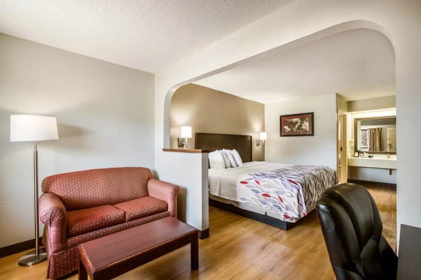 Red Roof Inn Fayetteville I-95 — guest room