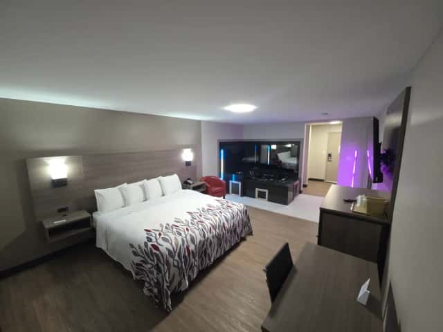 Red Roof Inn Sutton — guest room