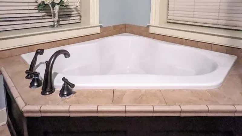 In-room hot tub at Red Umbrella Bed and Breakfast in Grantville, PA