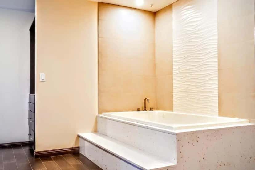 In-room hot tub at Redondo Pier Inn in Lawndale, CA