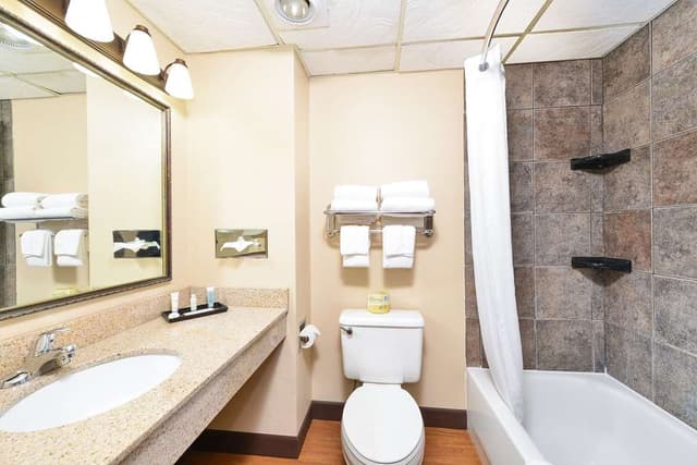 Deep soaking bathtub