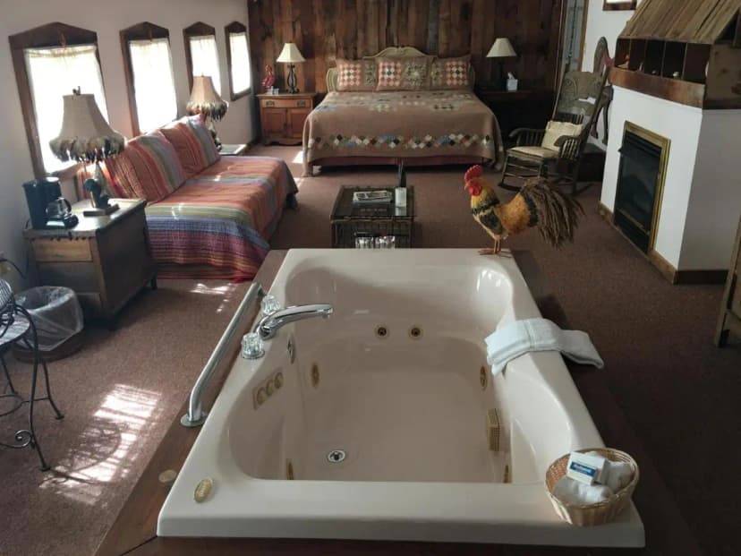 Hotels with jacuzzi in room in Grassy Creek
