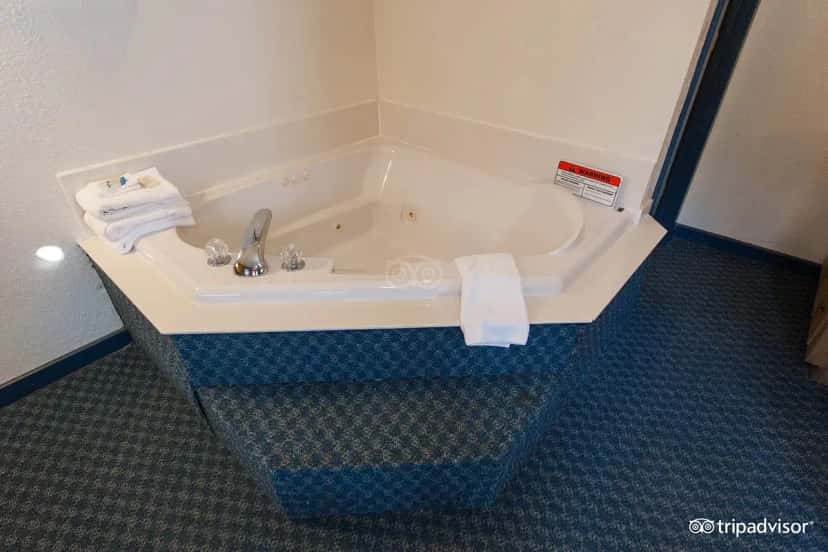In-room hot tub at Riverbend Motel & Cabins in Helen, GA