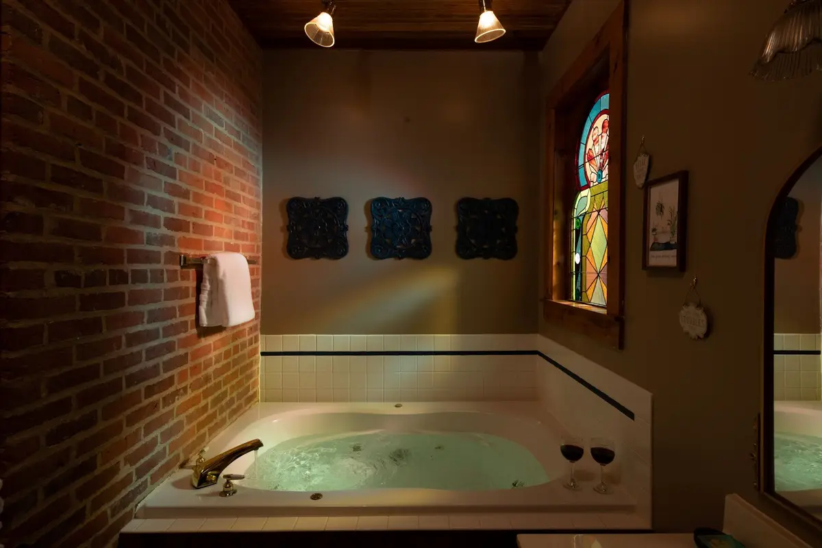 Hotels in Galena with a jacuzzi in the room