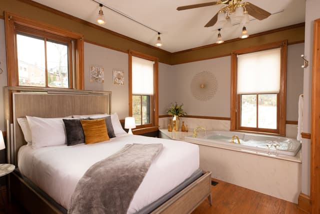 Deep soaking bathtub