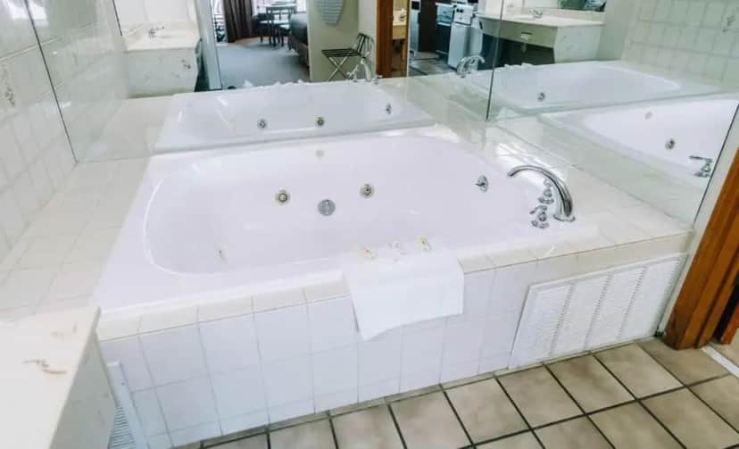 Private in-room jacuzzi tub in the King Suite with Spa Bath at Riverside Motor Lodge