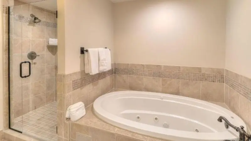 In-room hot tub at RiverStone Resort & Spa in Pigeon Forge, TN