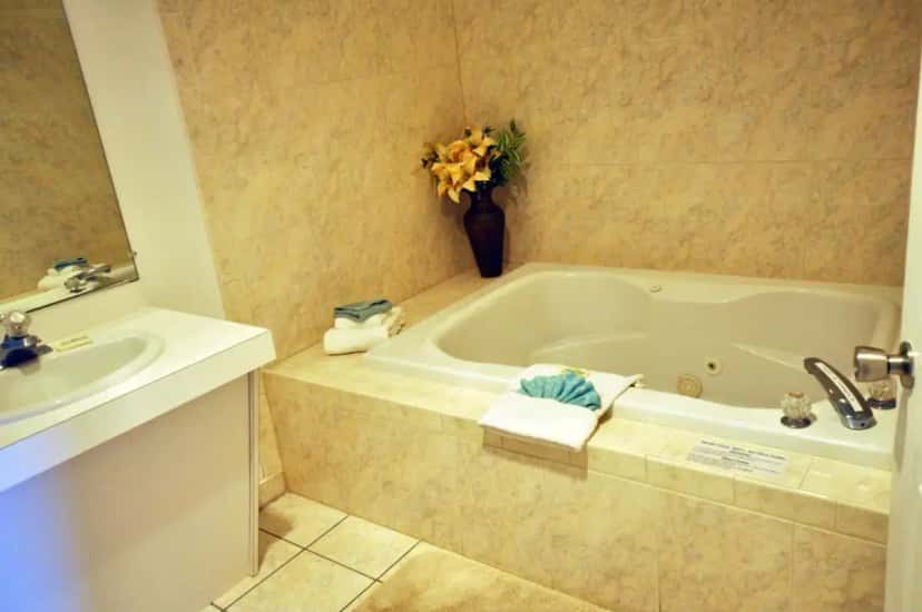 In-room hot tub at Riviera Resort & Suites in Wildwood, MO