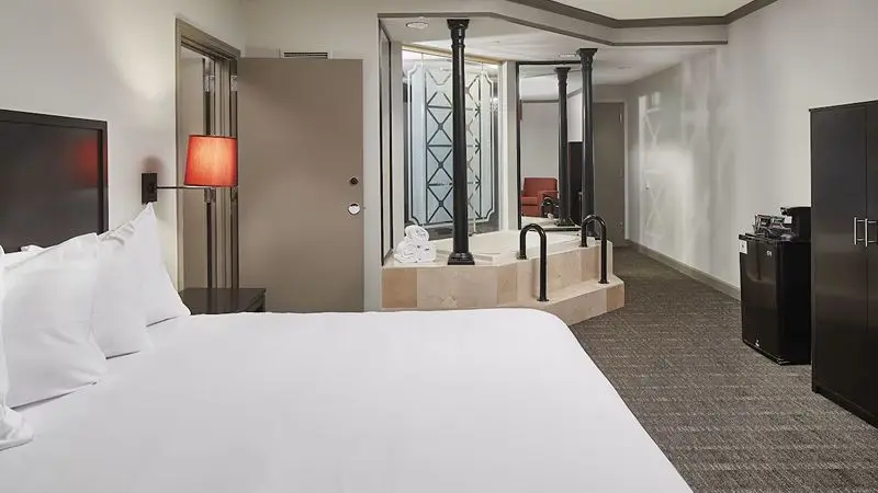 Hotels with jacuzzi in room in Robinsonville