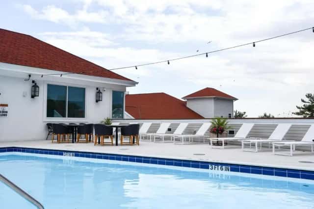 Rod 'N' Reel Resort — guest room