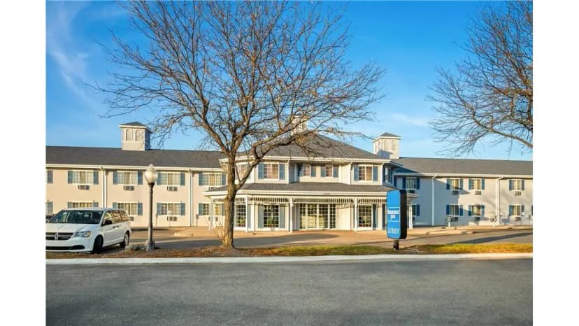 Hotels with jacuzzi in room in Grandville