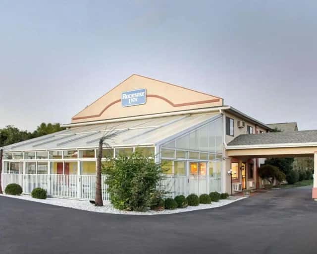 Rodeway Inn Florence - Cincinnati South — guest room