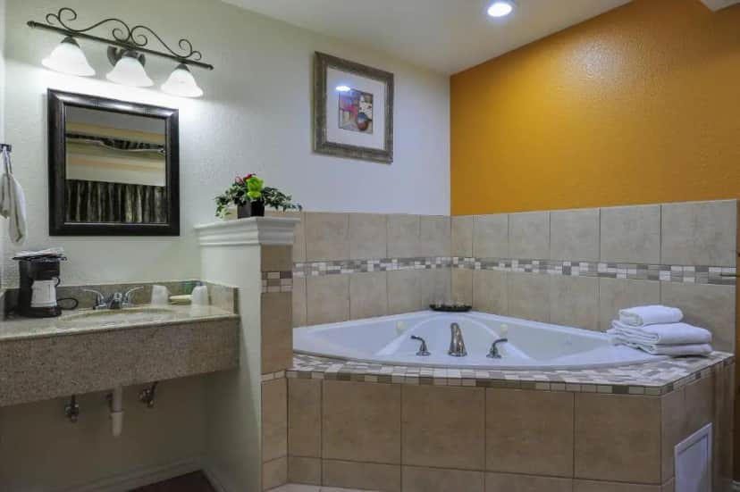 Private in-room jacuzzi tub in the Honeymoon Suite at Romantic Inn & Suites