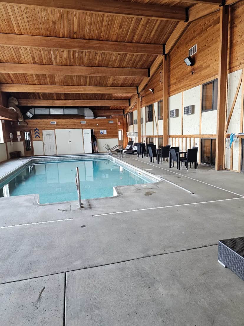 Roosevelt Inn & Suites — pool