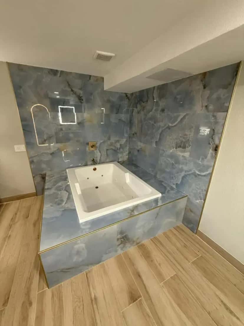 In-room hot tub at Rosemead Motel in Brea, CA