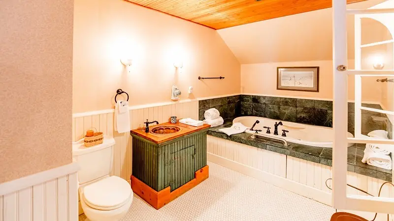 Hotels in Red Wing with a jacuzzi in the room