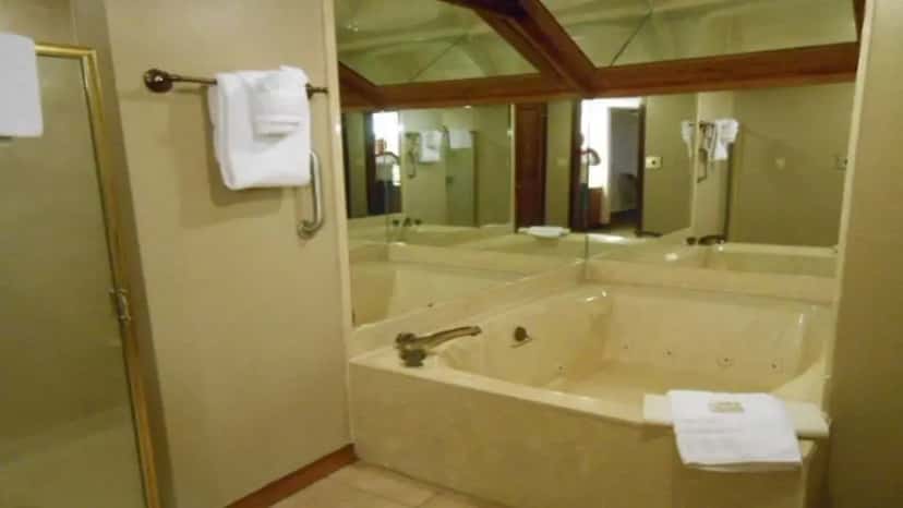 In-room hot tub at Royal Holiday Beach Resort in Biloxi, MS