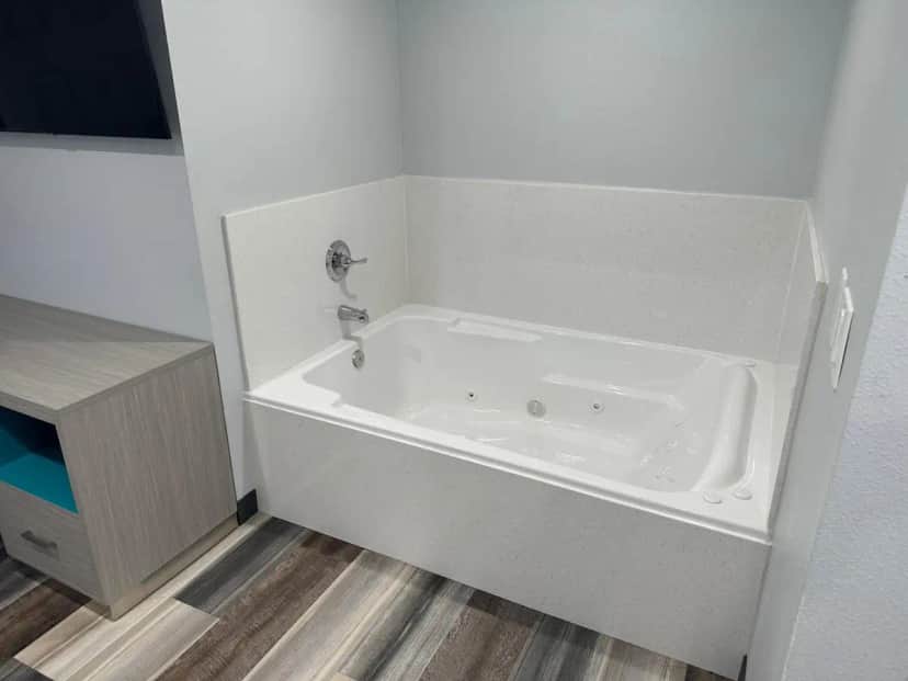 Private in-room jacuzzi tub in the King Room with Spa Bath at Sahara Inn - Los Angeles