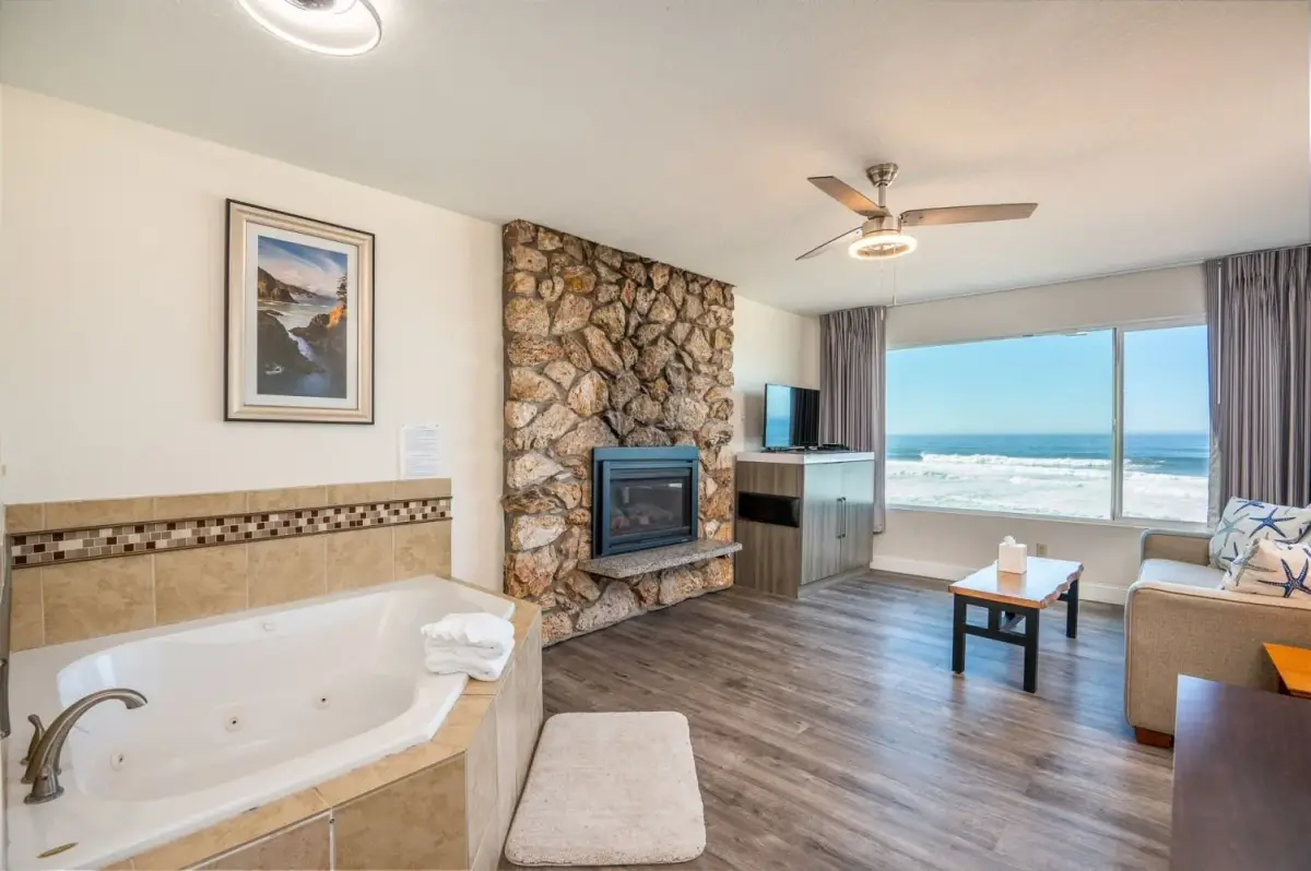 Private in-room jacuzzi at Sailor Jack Ocean Front Motel