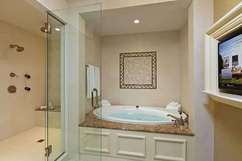 Hotels with jacuzzi in room in Middleburg