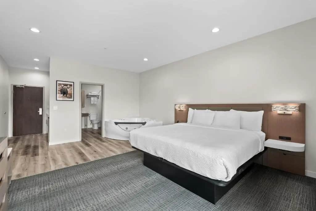 Private in-room jacuzzi in the Superior King Suite at Sandpoint Hotel & Suites Downtown