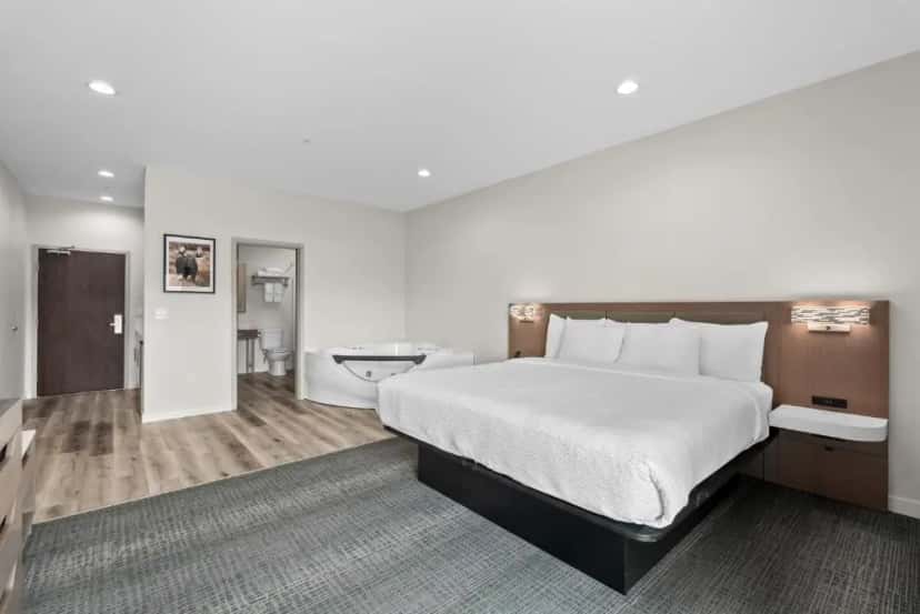 In-room hot tub at Sandpoint Hotel & Suites Downtown in Sandpoint, ID