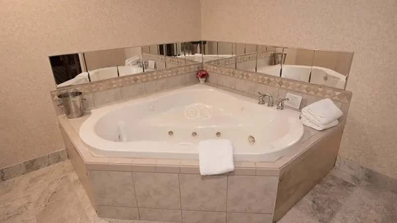 In-room hot tub at Sandwich Lodge & Resort in Sandwich, MA