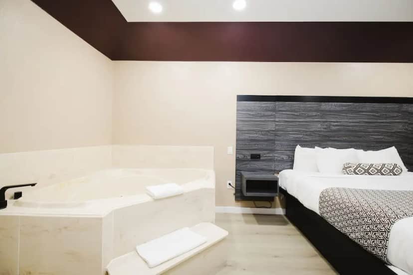 Private in-room jacuzzi tub in the King Room with Jacuzzi Smoking at Sapphire Inn & Suites