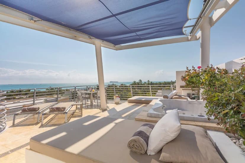 Hotels with jacuzzi in room in Miami Beach