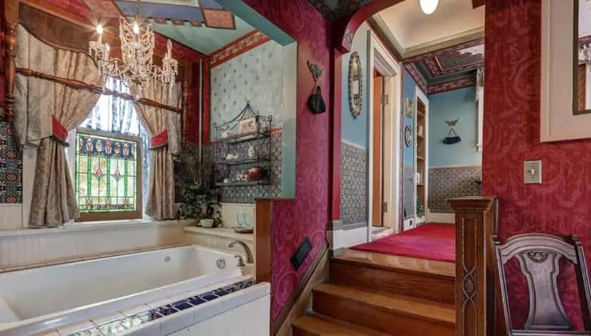 In-room hot tub at Schuster Mansion Bed & Breakfast in Brookfield, MO