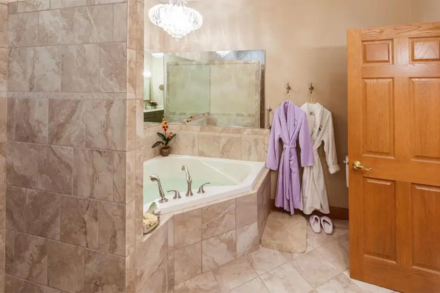 Hotels with jacuzzi in room in Bremen