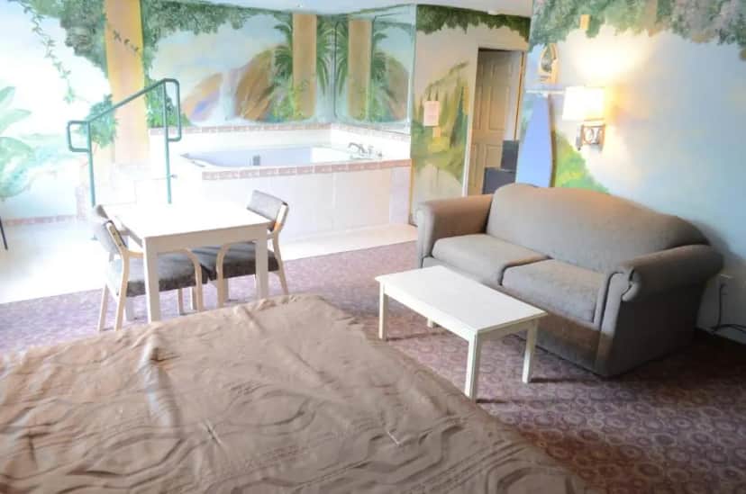 Private in-room jacuzzi in the Deluxe Suite with Spa Bath - Smoking at Scottish Inn And Suites Nrg Park/Texas Medical Center - Houston
