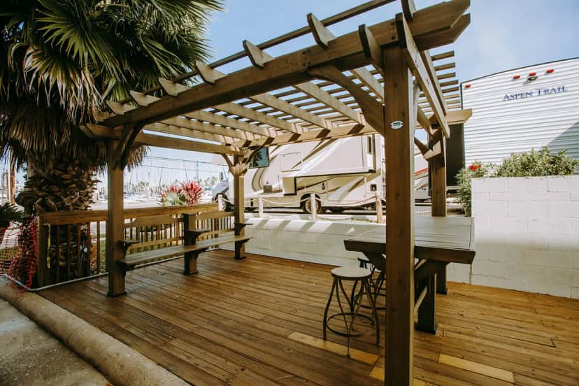 Private outdoor hot tub at Scottish Inns & Suites Kemah