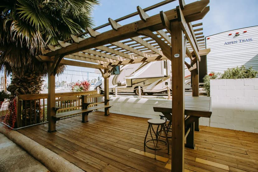 Hotels with jacuzzi in room in Kemah