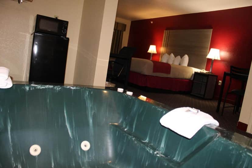 Private in-room jacuzzi at Scottish Inns Fort Worth