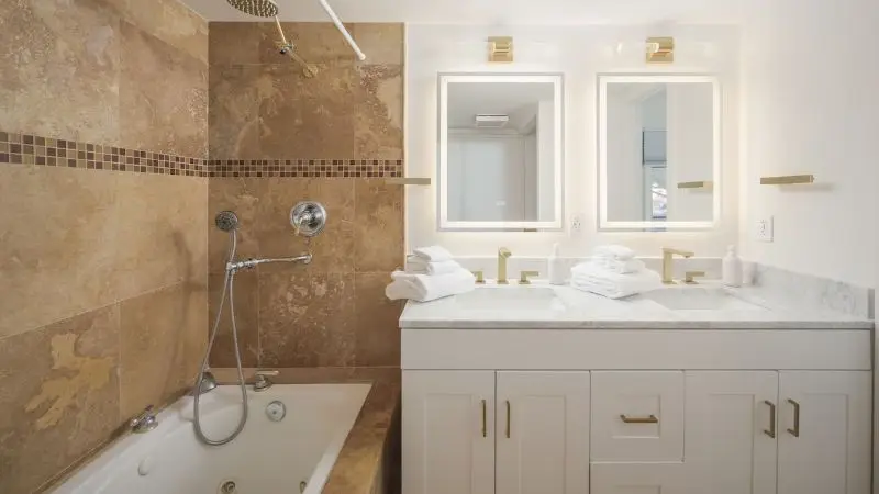 In-room hot tub at Scottsdale Lux Home – Jetted Tub, Yard in AZ, AZ