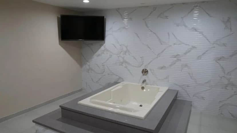 Private in-room jacuzzi tub in the King Suite with Spa Bath at Sea Breeze Inn - Lax Airport, Los Angeles