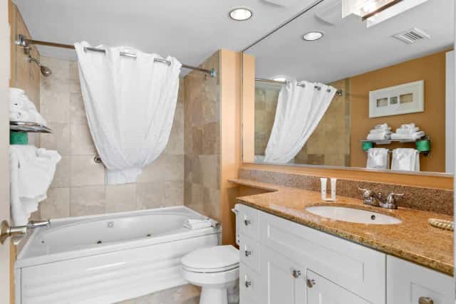 Deep soaking bathtub