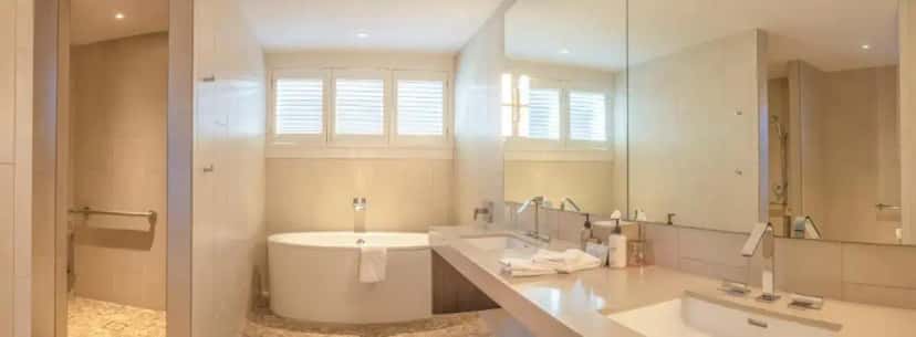 In-room hot tub at SENZA Hotel in Petaluma, CA