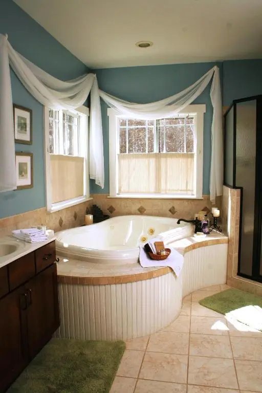 In-room jacuzzi tub at Seven Oaks Bed & Breakfast in High Point, NC