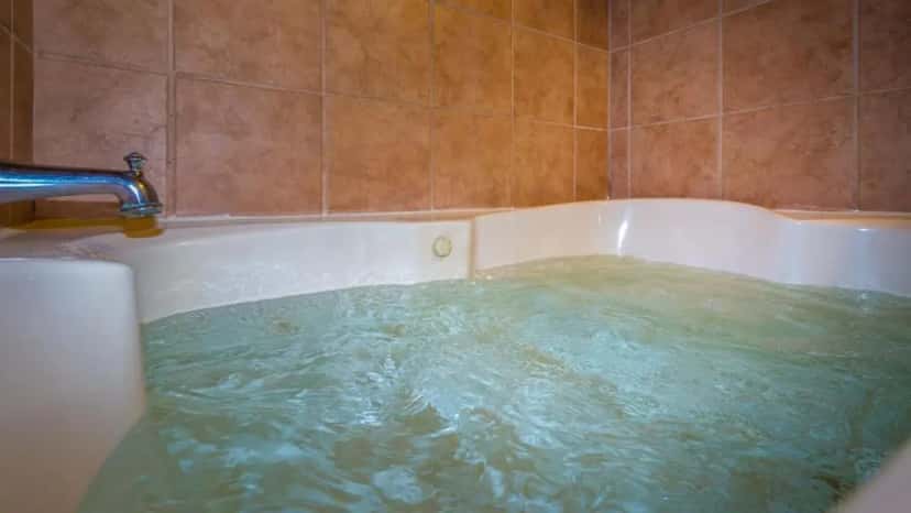 In-room jacuzzi tub at Shadow Mountain Lodge and Cabins in Ruidoso, NM