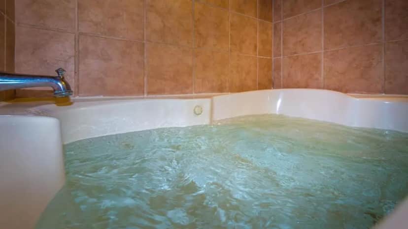 Private in-room jacuzzi tub in the Cabin 301 at Shadow Mountain Lodge and Cabins